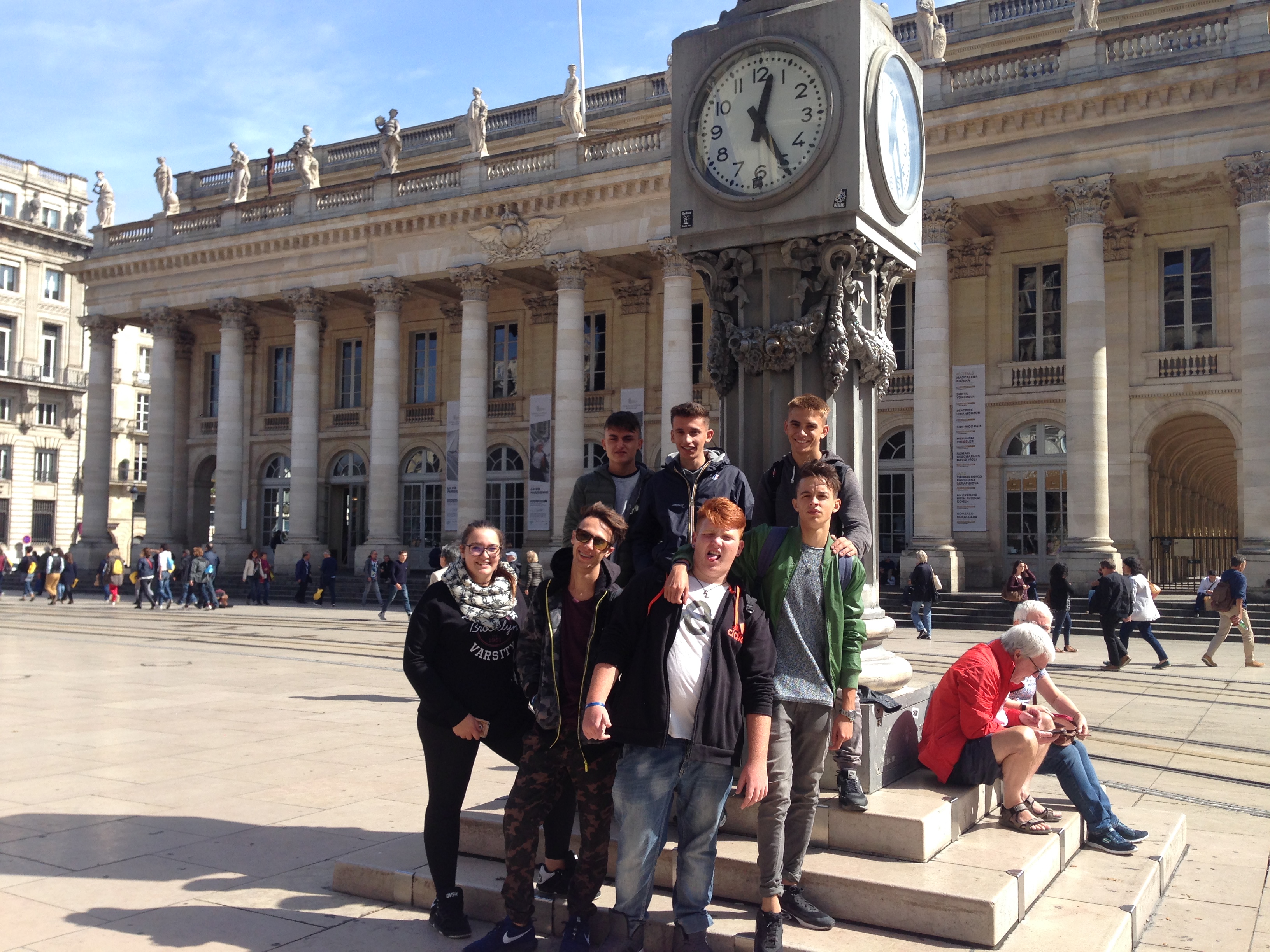 Visite de la ville Bordeaux italiens erasmus association odyssée